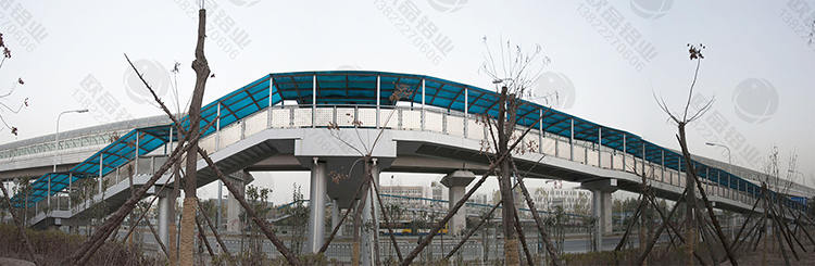 中央財(cái)經(jīng)大學(xué)沙河校區(qū)人行天橋